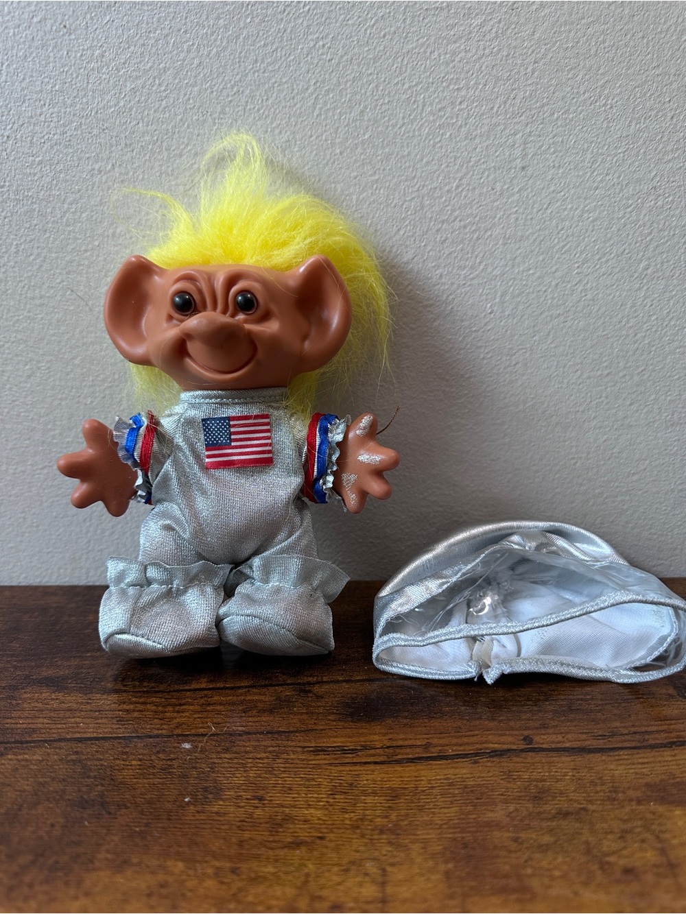 Vintage Russ Berrie Troll Doll Astronaut Space Suit Yellow Hair Silver Outfit - Picture 3 of 4